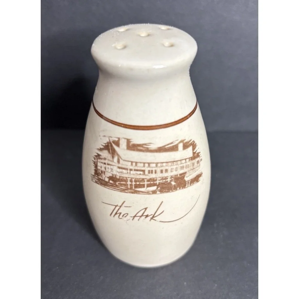 The Ark Restaurant Salt and Pepper Shakers Florida? *READ Vintage